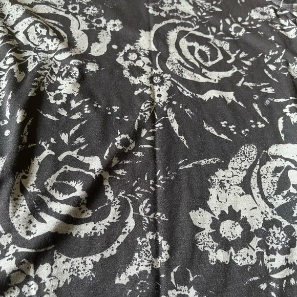 LuLaRoe Lynnae black and grey mixed pattern top, size Medium - Picture 2 of 5